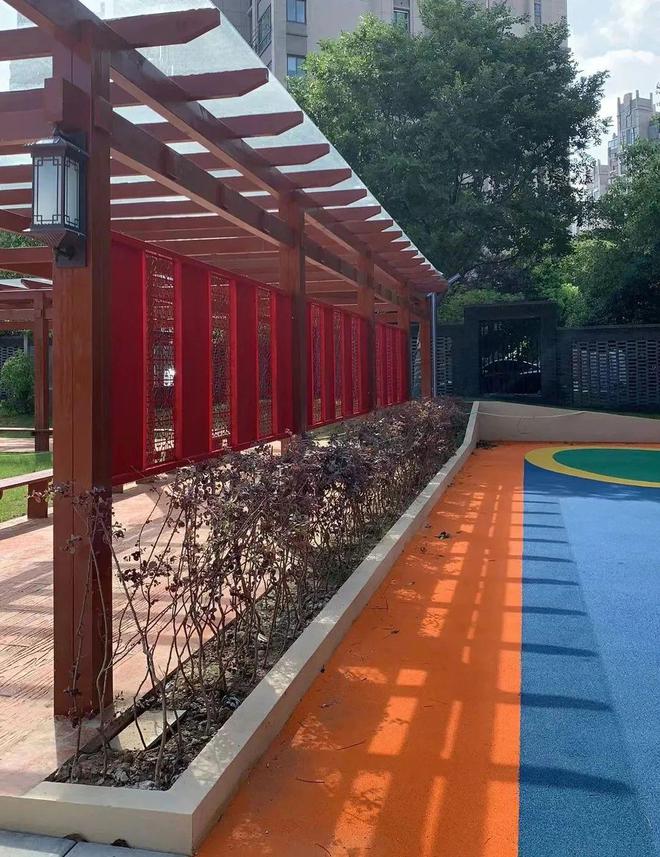 小区楼下新增了乒乓球室和跑步机(图8)